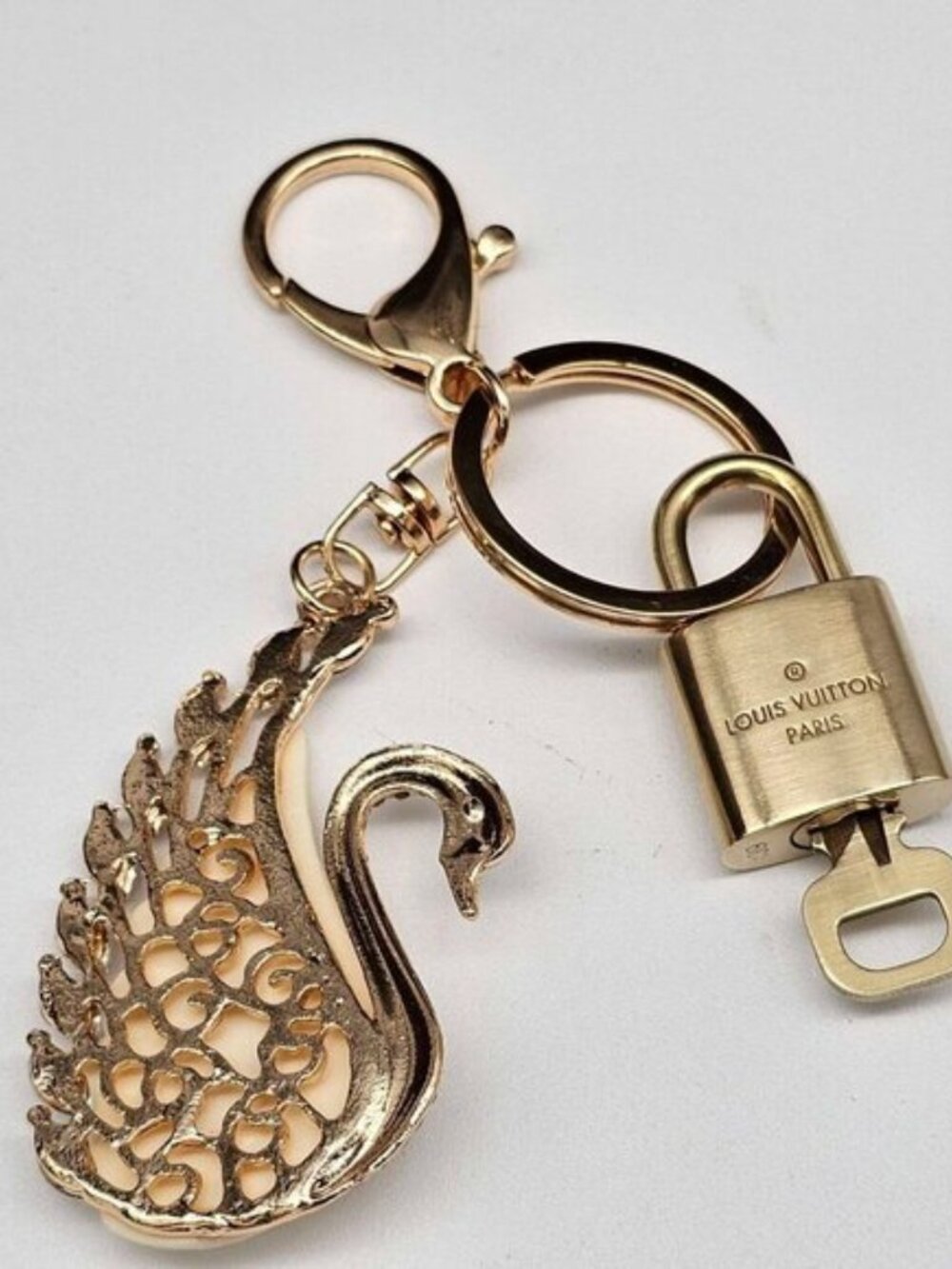 Authentic LV Louis Vuitton Gold Lock & Key 🔑Unbranded Swan Keychain Charm - Picture 10 of 10